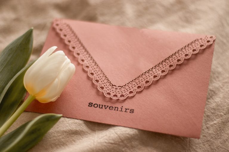 ENVELOPPE SOUVENIRS DENTELLE | FRANÇAIS