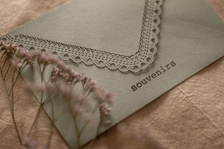 ENVELOPPE SOUVENIRS DENTELLE  | FRANÇAIS