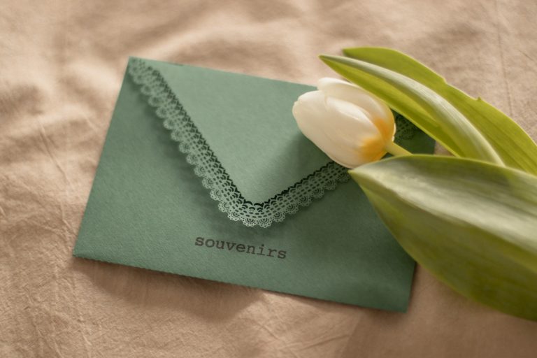 ENVELOPPE SOUVENIRS DENTELLE  | FRANÇAIS