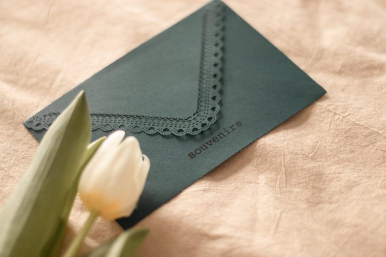 ENVELOPPE SOUVENIRS DENTELLE  | FRANÇAIS