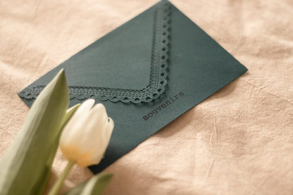 ENVELOPPE SOUVENIRS DENTELLE  | FRANÇAIS