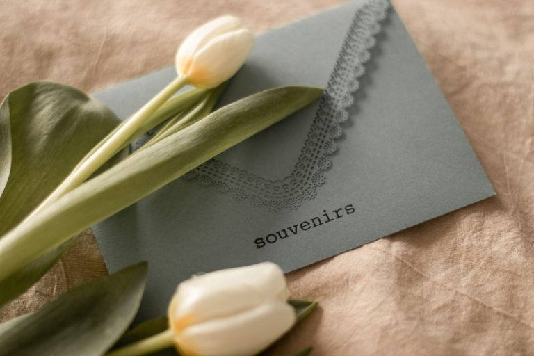 ENVELOPPE SOUVENIRS DENTELLE  | FRANÇAIS