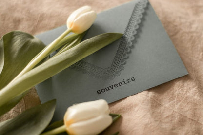 ENVELOPPE SOUVENIRS DENTELLE  | FRANÇAIS