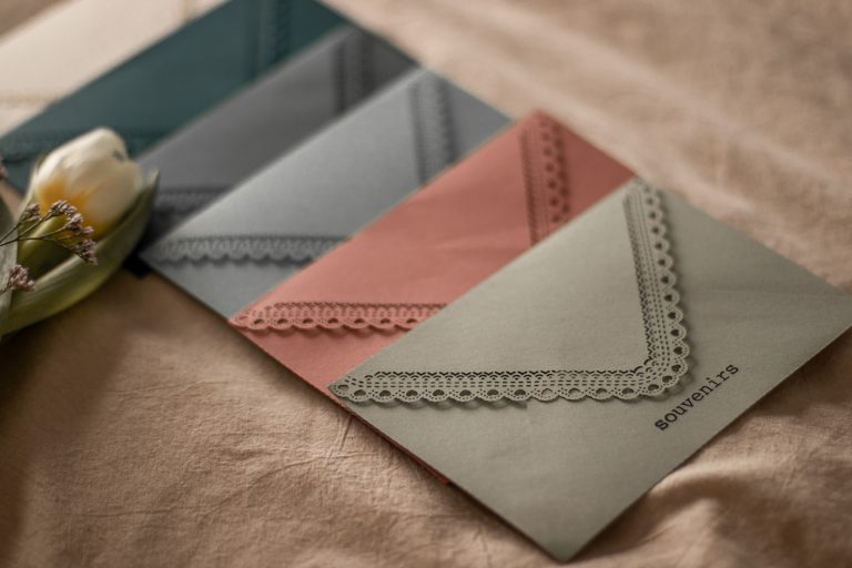 ENVELOPPE SOUVENIRS DENTELLE  | FRANÇAIS